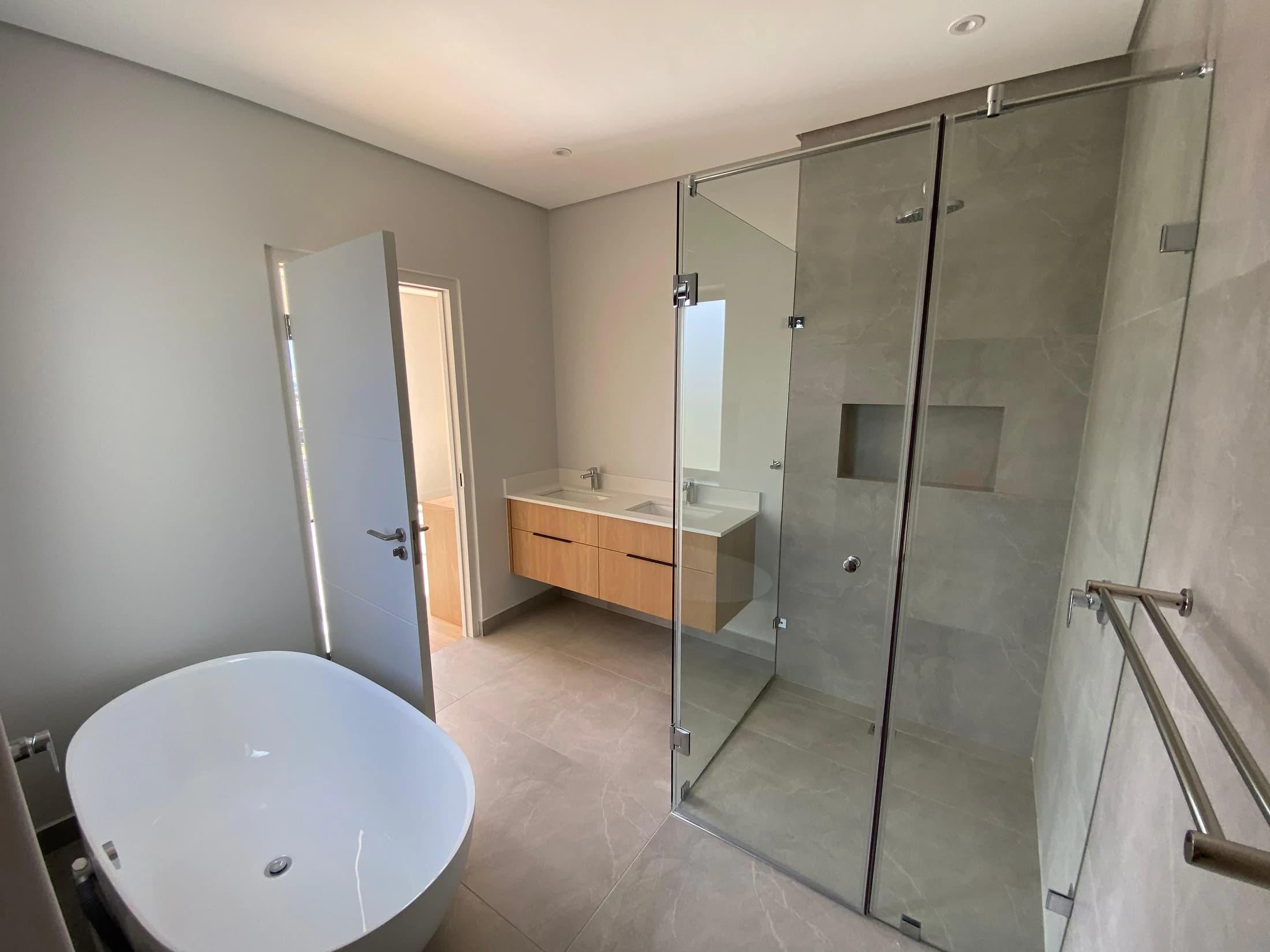 Longlands 362 — bathroom with a freestanding bath