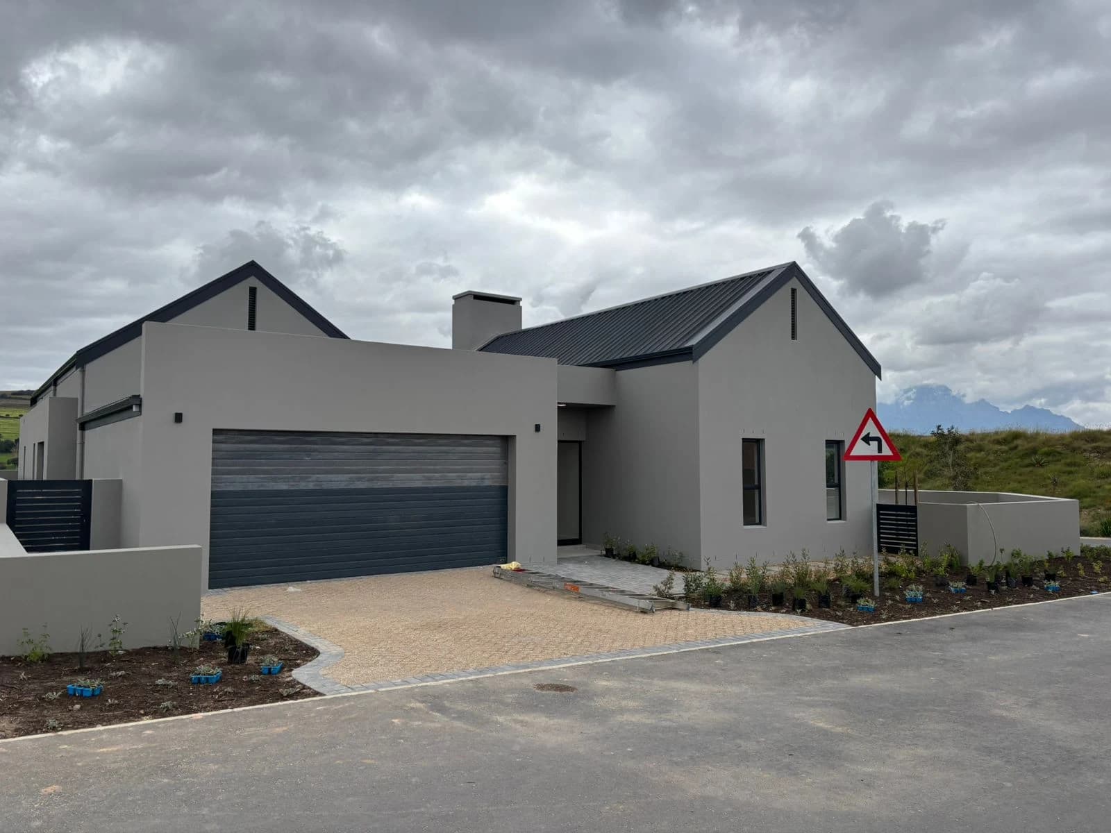 Longlands 423 — street-facing elevation