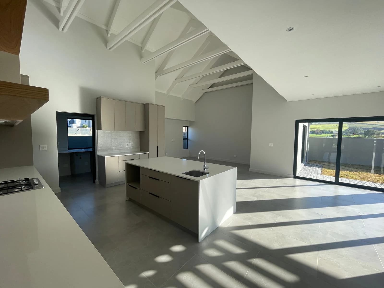 Longlands 423 — open-plan kitchen and living space