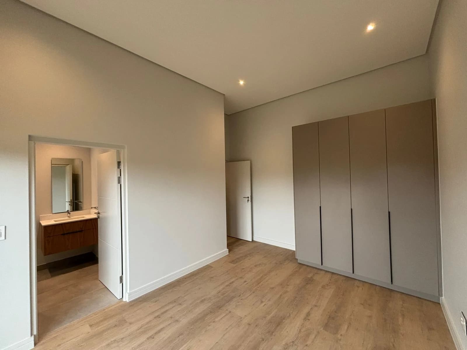 Longlands 423 — bedroom and adjoining bathroom