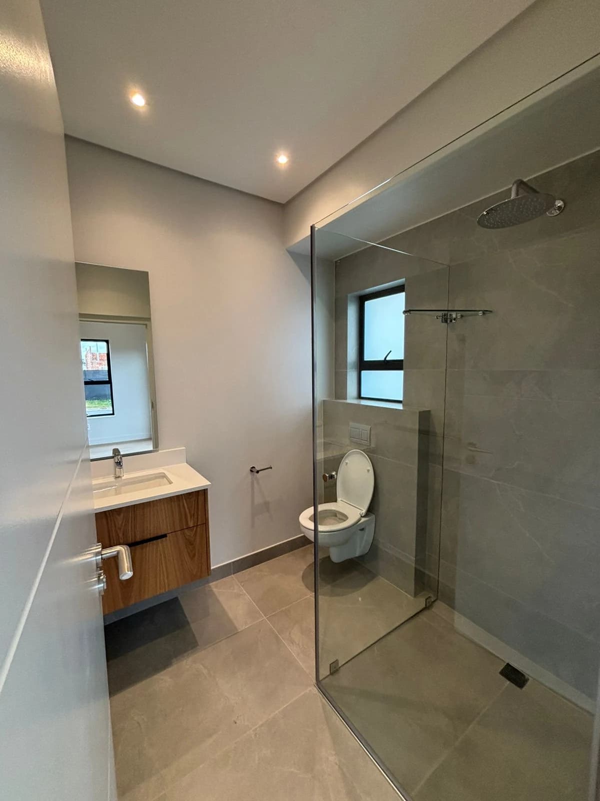 Longlands 423 — bathroom with a freestanding bath