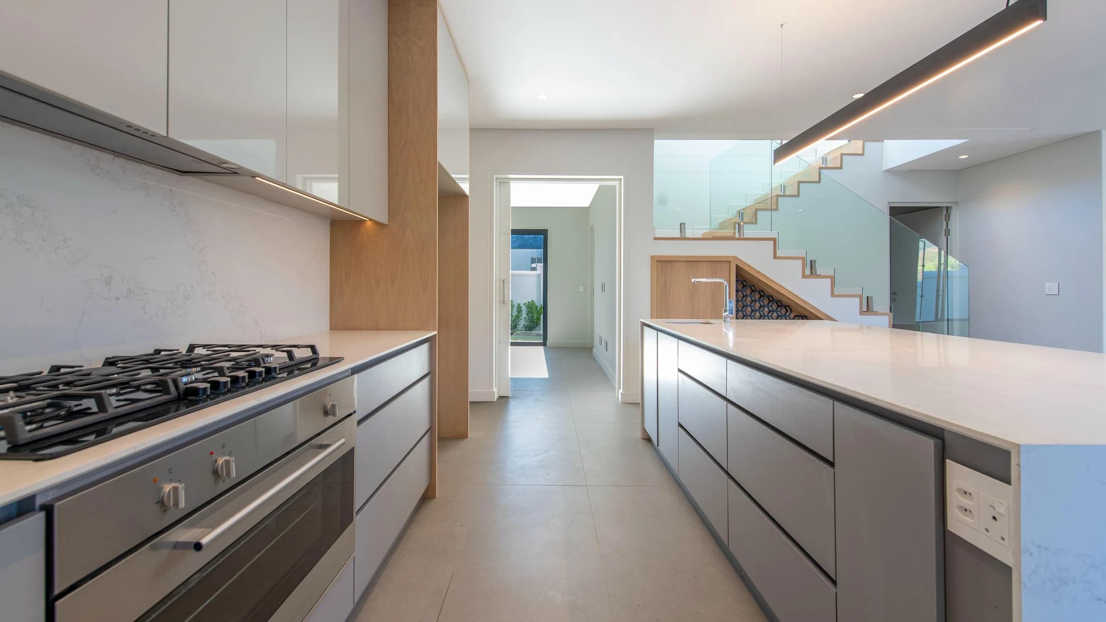 Welgegund 4 — kitchen and breakfast counter